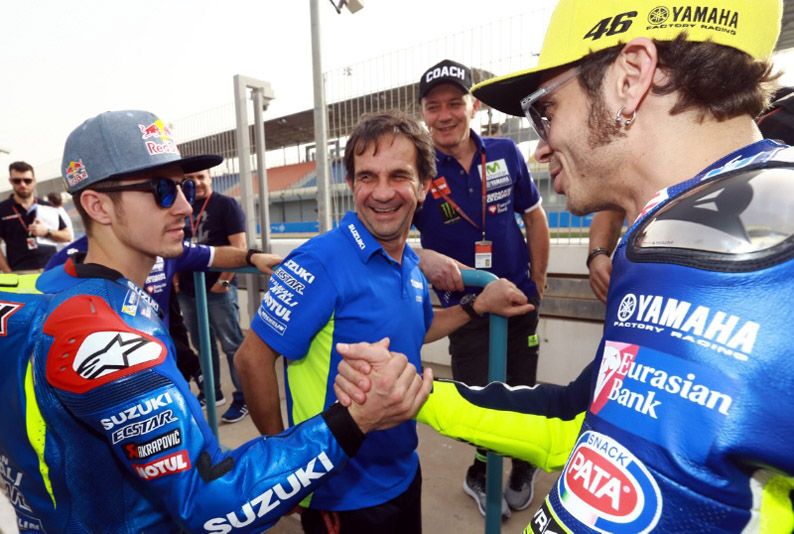 Maverick Vinales con Valentino Rossi e Davide Brivio (foto da: otorace.com)