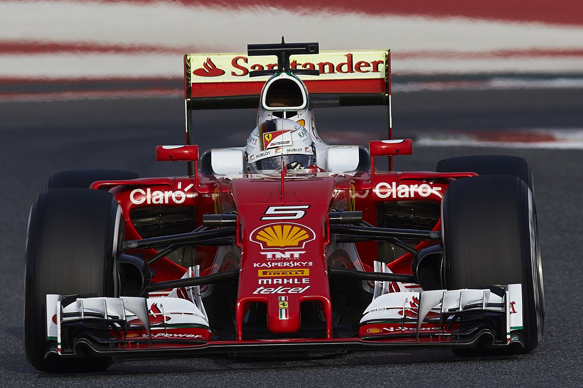 Sebastian Vettel, al volante della SF16-H (foto da: redding.com)
