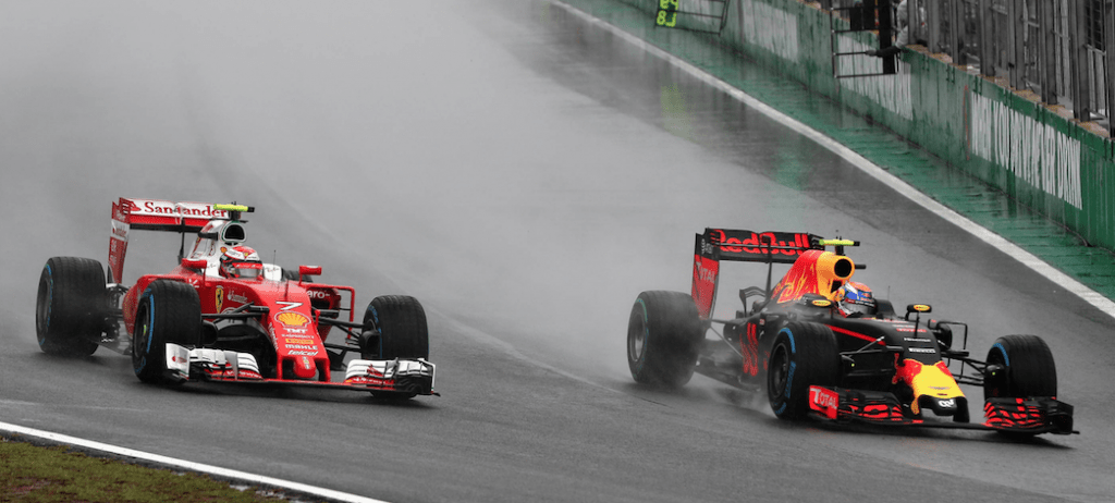 Max Verstappen (in foto mentre infila Raikkonen in Brasile) ha fatto segnare il nuovo record di sorpassi in una stagione (foto da: circusf1.com)