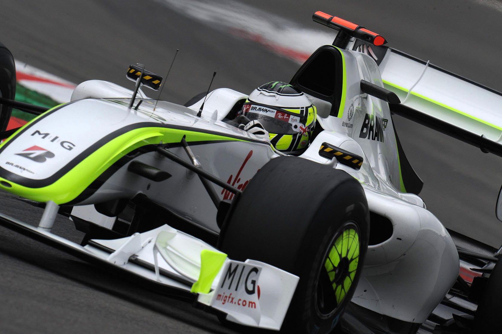 Al volante della Brawn GP, Jenson Button diventa Campione del Mondo 2009 (foto da: f1fanatic.co.uk)