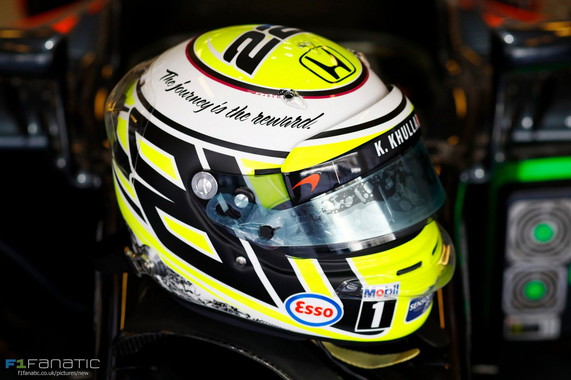 Il casco usato da Jenson Button nella sua ultima gara di Abu Dhabi (foto da: f1fanatic.co.uk)