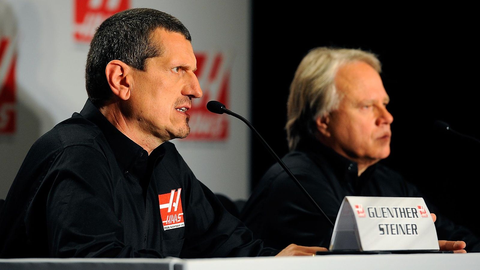 Gunther Steiner, con il patron della Haas, Gene, sullo sfondo (foto da: mtv.fi)