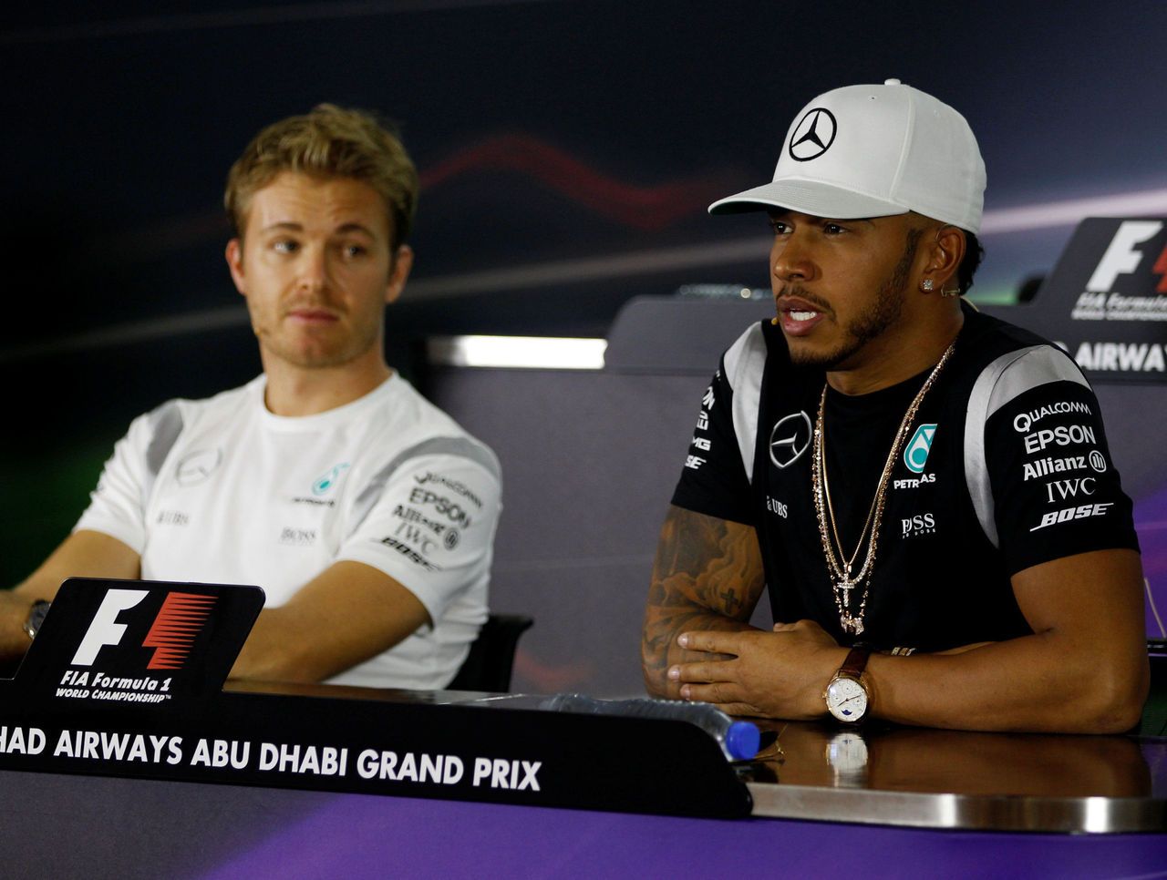 Hamilton e Rosberg, durante la conferenza stampa pre GP di Abu Dhabi 2016 (foto da: sportal.co.in)
