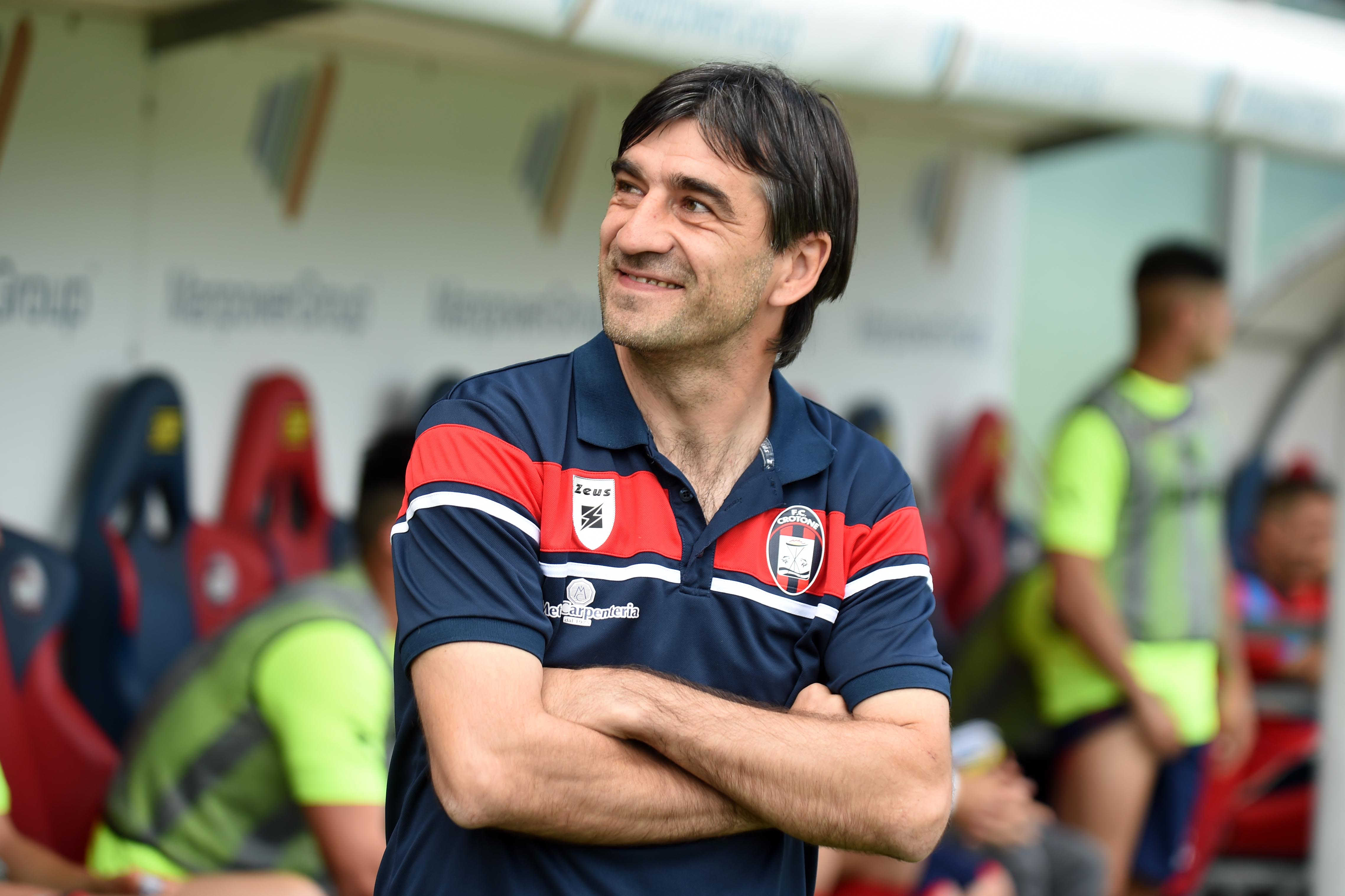 Foto LaPresse - Francesco Mazzitello 23/04/2016 Crotone (Italia) Sport Calcio Crotone vs Como                                                                            Campionato di calcio serie B  2015-2016-stadio scida Crotone nella foto: all juric Photo LaPresse - Francesco Mazzitello Sport Soccer                                                                                                                 23/04/2016 Crotone (Italia) Crotone vs Como Italian football Championship legue 2015-2016  Scida Stadium Crotone in the pic