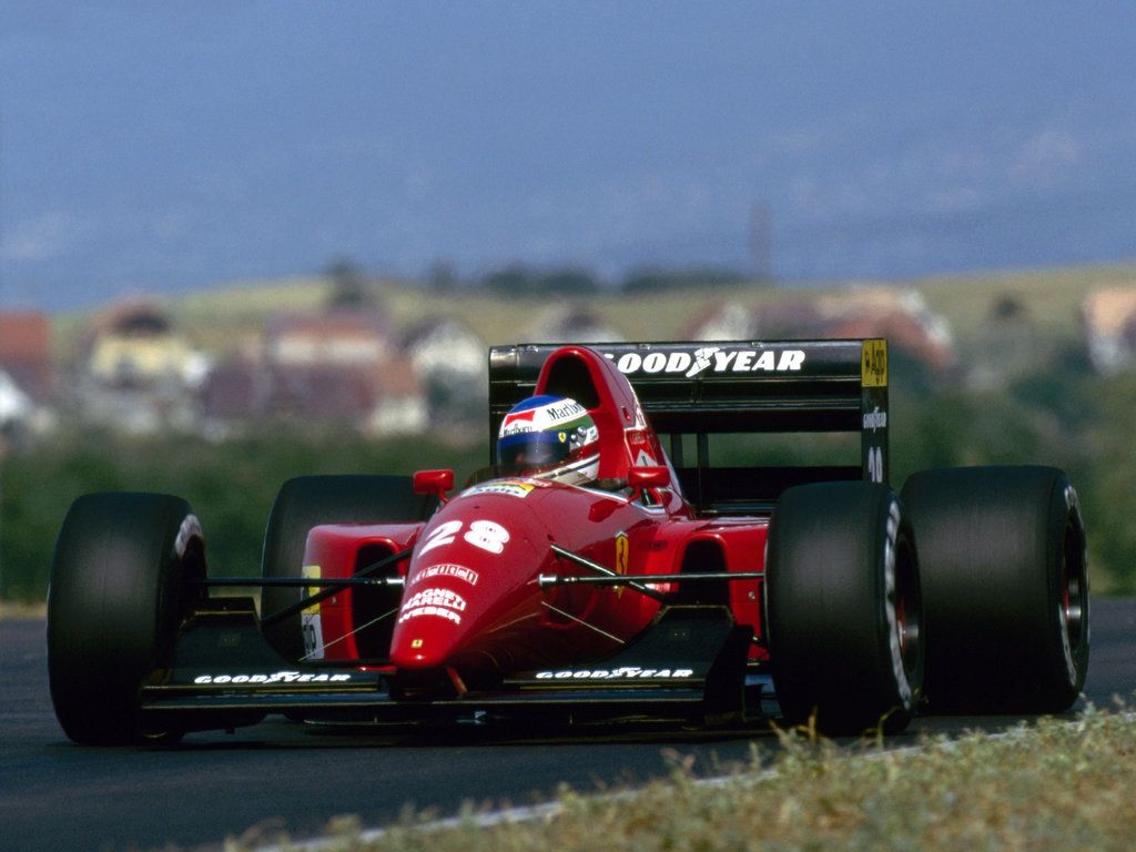 Ivan Capelli, al volante della disgraziata Ferrari F92 A, sul circuito dell'Hungaroring. Il milanese è stato l'ultimo italiano a cominciare da titolare una stagione con la Rossa (foto da: f1-history.deviantart.com)