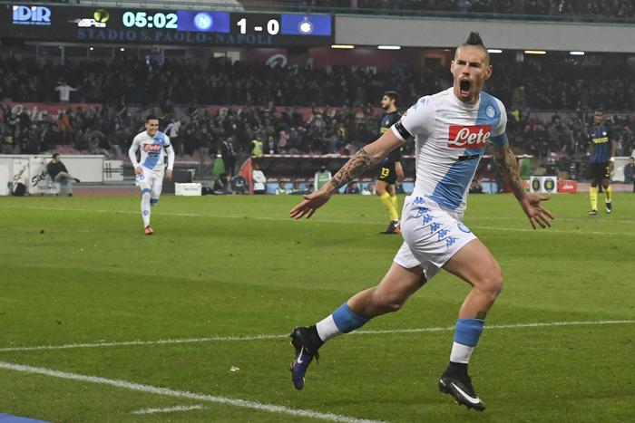 Napoli's Marek Hamsik jubilates after scoring the goal during the Italian Serie A soccer match SSC Napoli vs Inter FC at San Paolo stadium in Naples, Italy, 02 December 2016. ANSA/CIRO FUSCO