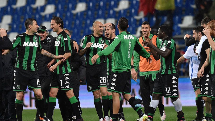 REGGIO NELL'EMILIA, ITALY - MAY 14:  Players of US Sassuolo celebrate the victory after the Serie A match between US Sassuolo Calcio and FC Internazionale Milano at Mapei Stadium - Citt�� del Tricolore on May 14, 2016 in Reggio nell'Emilia, Italy  (Photo by Giuseppe Bellini/Getty Images)