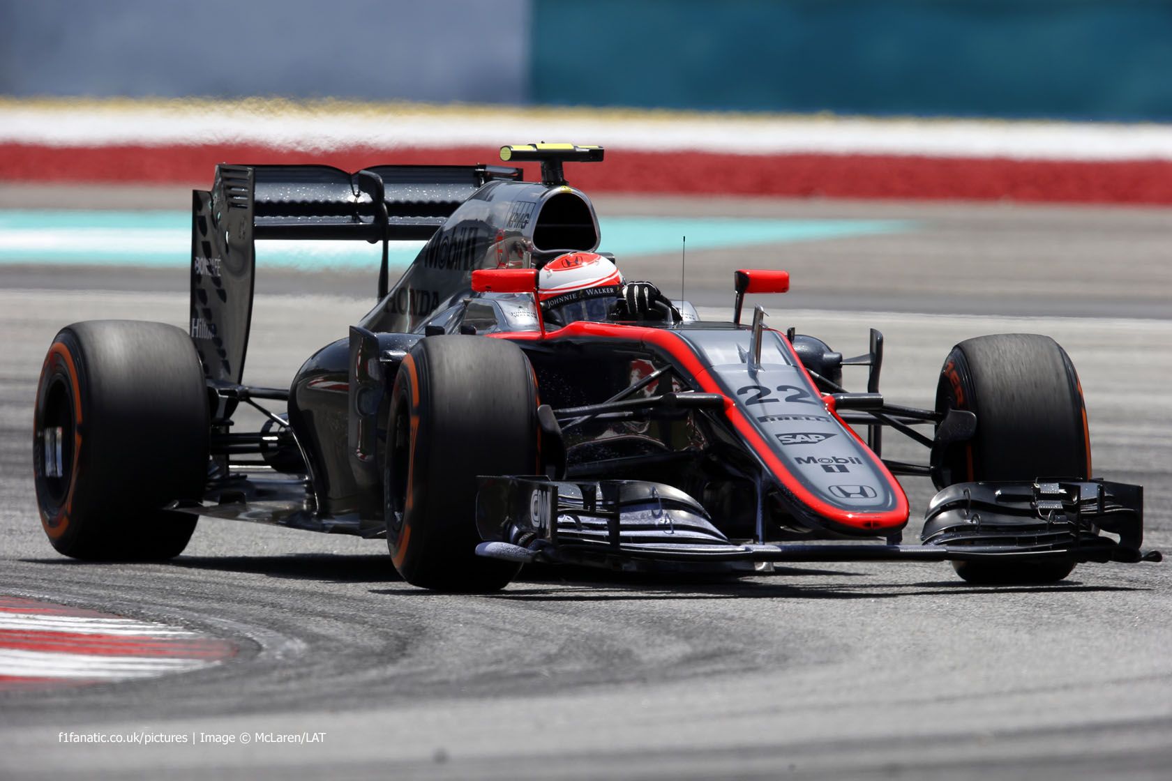 Jenson Button, durante il GP di Malesia 2015 (foto da: f1fanatic.co.uk)