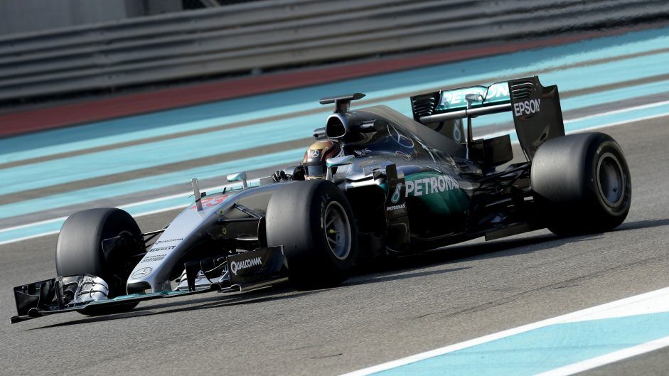 Pascal Wehrlein, al volante della Mercedes durante i test con le Pirelli 2017 dopo il gran premio conclusivo di Yas Marina (foto da: f1fanatic.co.uk)