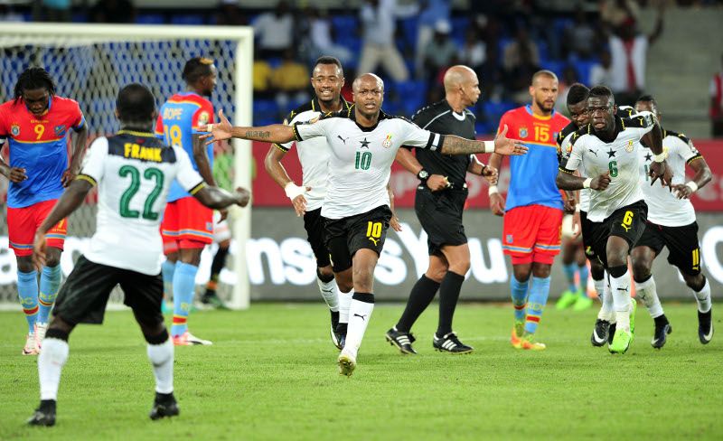 Andre Ayew esulta dopo aver realizzato il rigore decisivo, che porta il Ghana alle semifinali di Coppa d'Africa