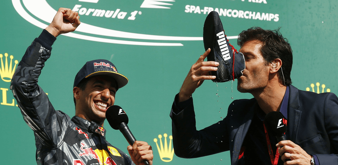 Webber beve dalla scarpa di Ricciardo