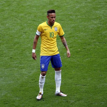 Neymar, gravissimo infortunio: starà fuori 7 mesi