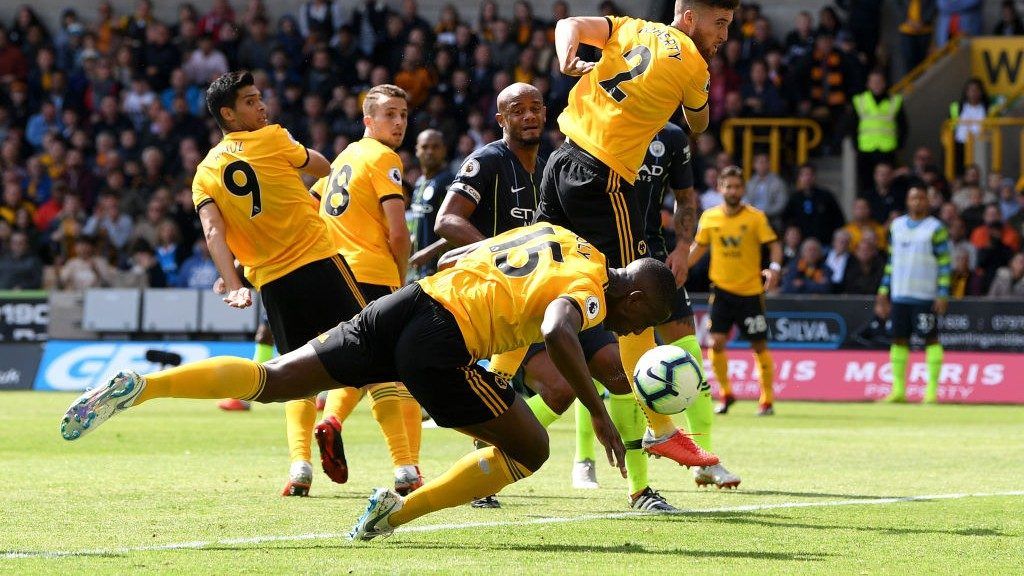 Premier League Wolverhampton ferma Manchester City con un gol di mano