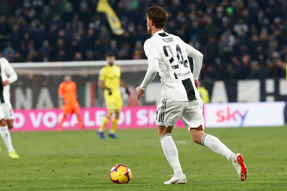 Calciomercato Juventus, non solo Miranda: con il Barcellona si tratta anche di Rugani