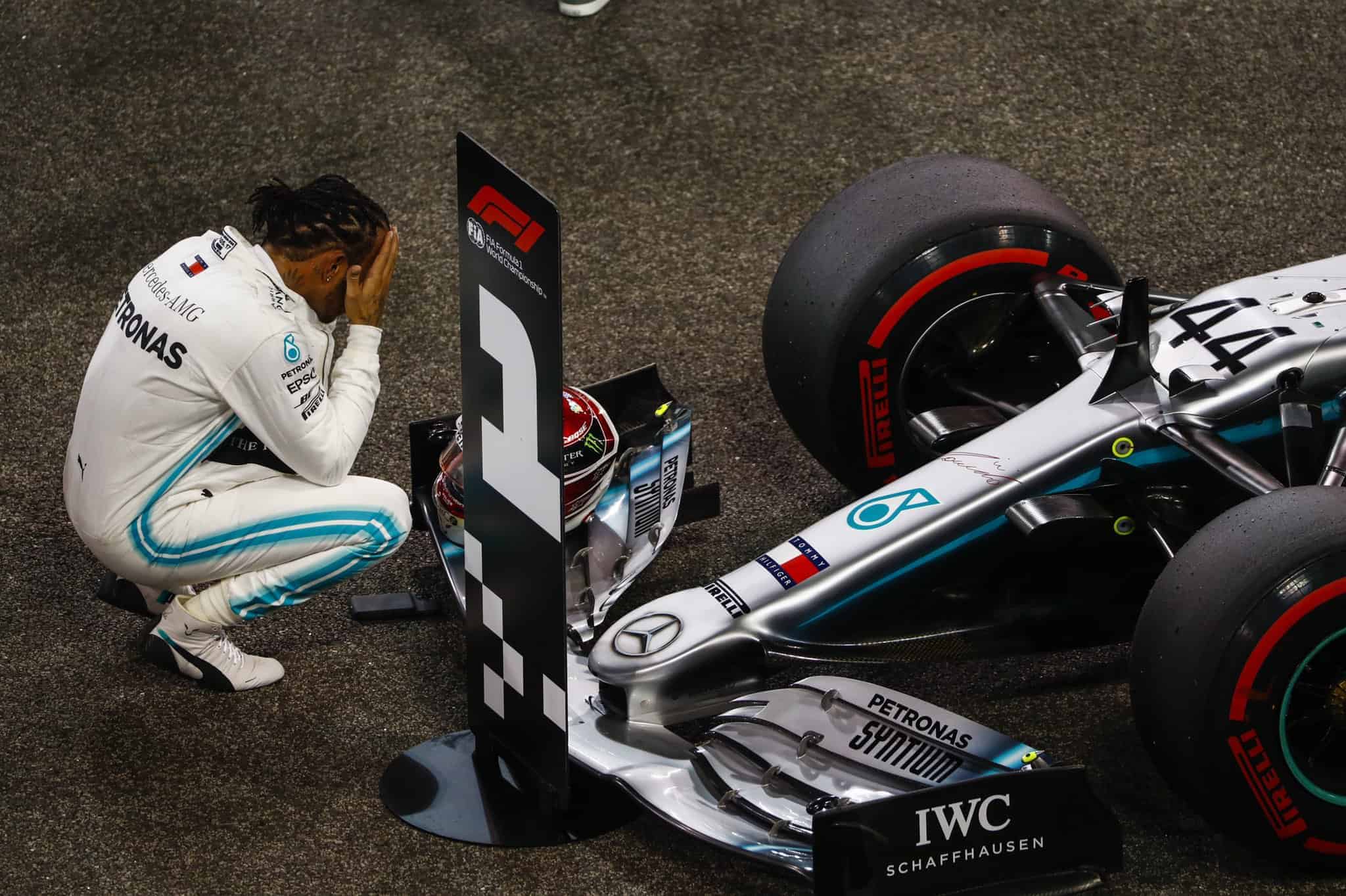 Hamilton dopo la vittoria del Gran Premio di Abu Dhabi