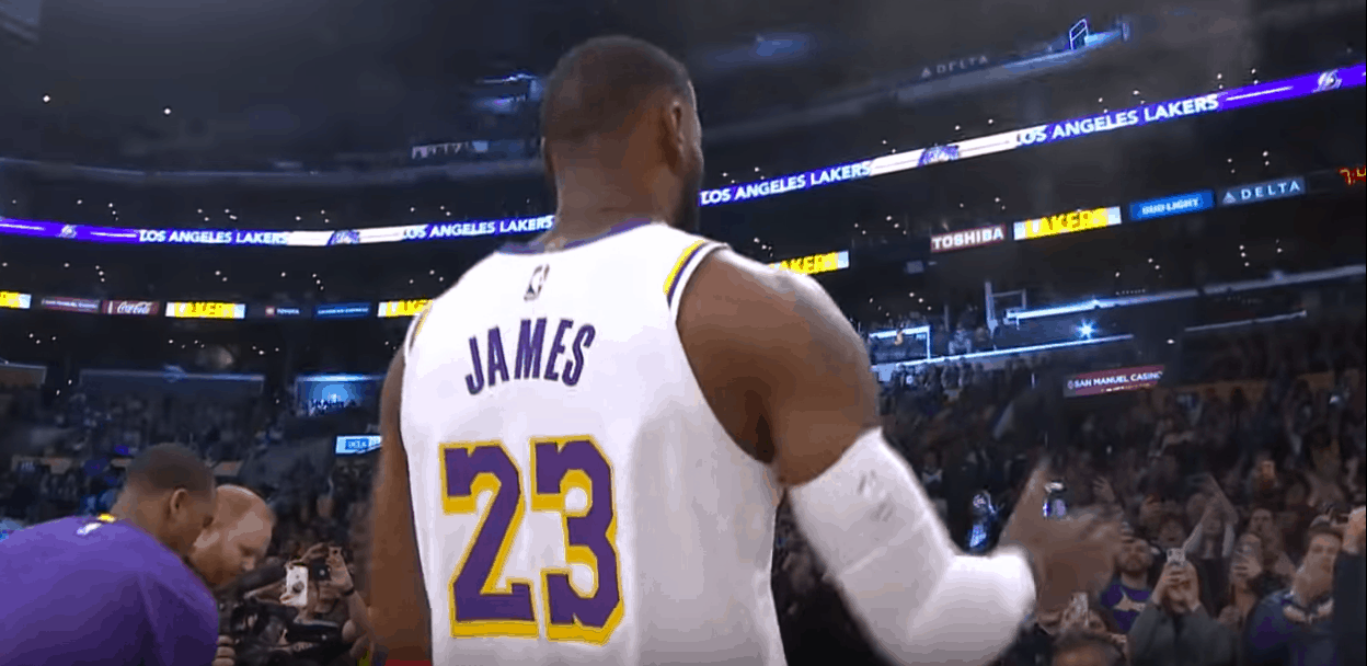 NBA 2019/2020: i Lakers vincono lo scontro con i Bucks, vincono anche Dallas e Indiana.