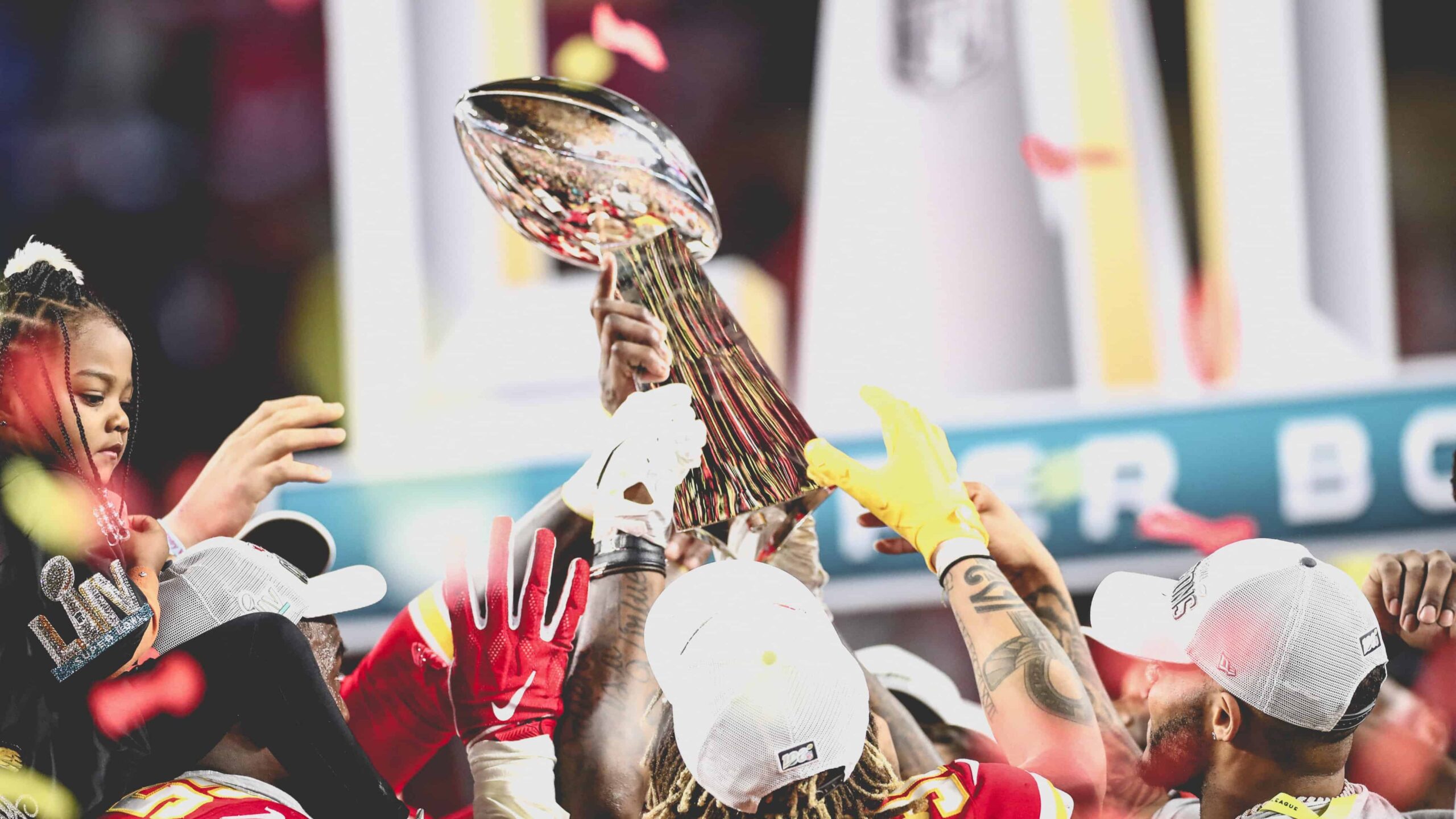 Super Bowl LIV: Chiefs campioni dopo 50 anni, battono in rimonta i 49ers 31-20