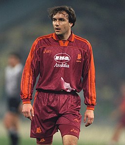 Abel Balbo durante la gara di ritorno dei quarti di finale della Coppa UEFA 1995-96.