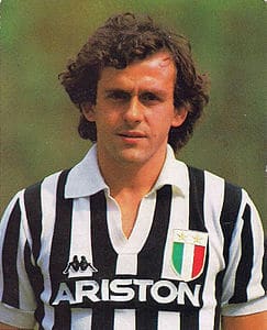 Platini con la maglia della Juventus nella stagione 1984-85