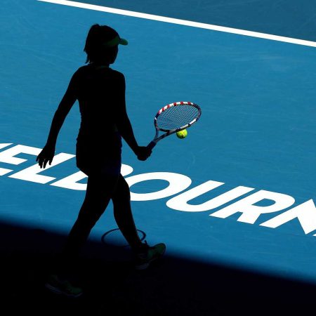 Tennis, Australian Open: positivi su due voli, quasi 50 tennisti in isolamento