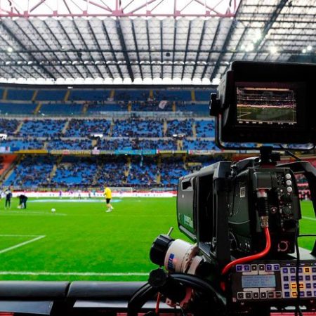 Diretta tv Sky-Dazn e arbitri 25° giornata Serie A 2020-2021: derby Genoa-Sampdoria a Pairetto