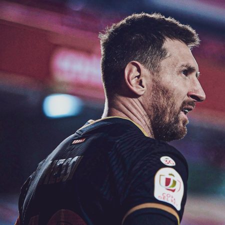 Barcellona: Messi rinnova e si riduce lo stipendio