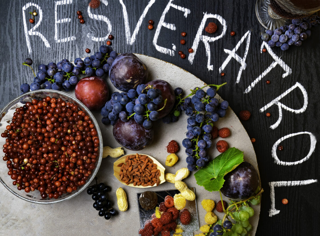 Resveratrolo integratore: a cosa serve, proprietà, benefici su ipertensione e menopausa e dove si trova