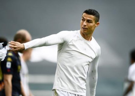 Juve, problema Ronaldo: maglia a terra e nervosismo continuo
