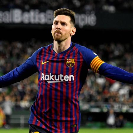 Barcellona, accordo con Messi: rinnovo con ingaggio dimezzato
