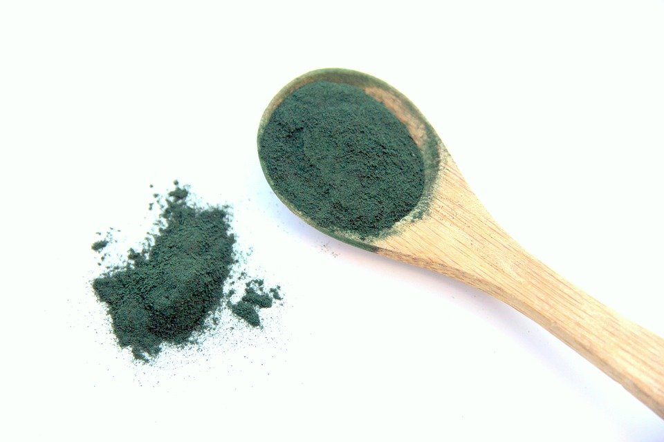 Alga Spirulina: cos’è, a cosa serve, proprietà, benefici, controindicazioni e recensioni