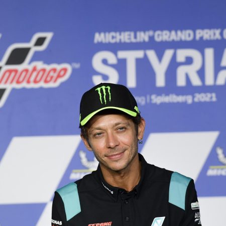 MotoGP, si chiude un’era: Valentino Rossi annuncia il ritiro a fine stagione