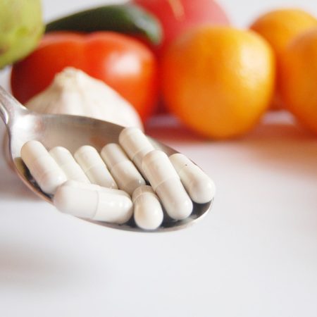 Vitamina D3 e K2: gocce, compresse o polvere? A cosa servono, dosaggio e guida alla scelta