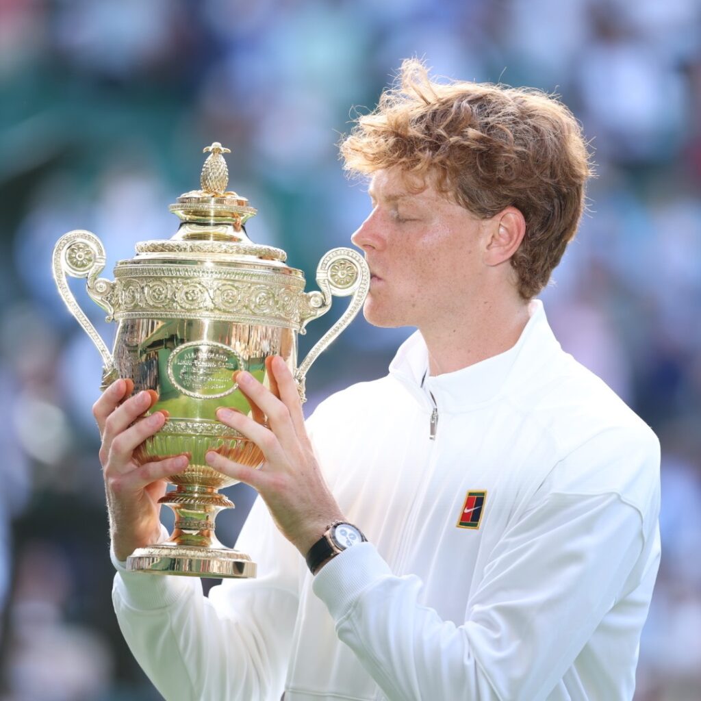 Jannik Sinner vince Wimbledon ed entra nella storia, battuto Alcaraz