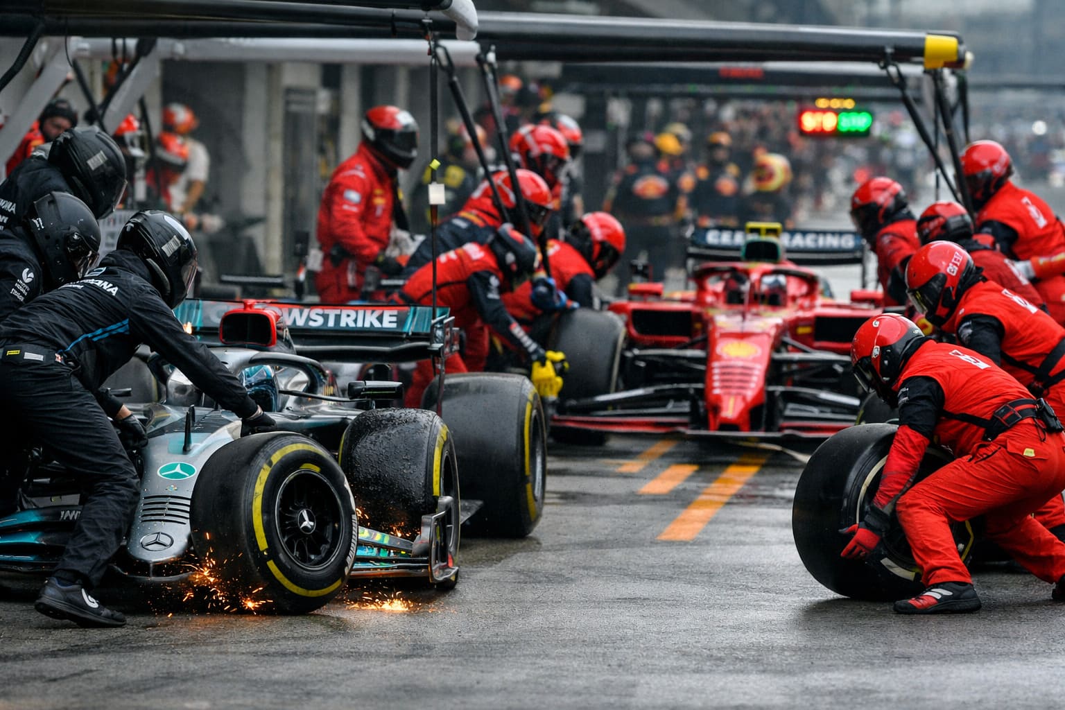 Le 5 peggiori strategie ai box che hanno rovinato un Gran Premio